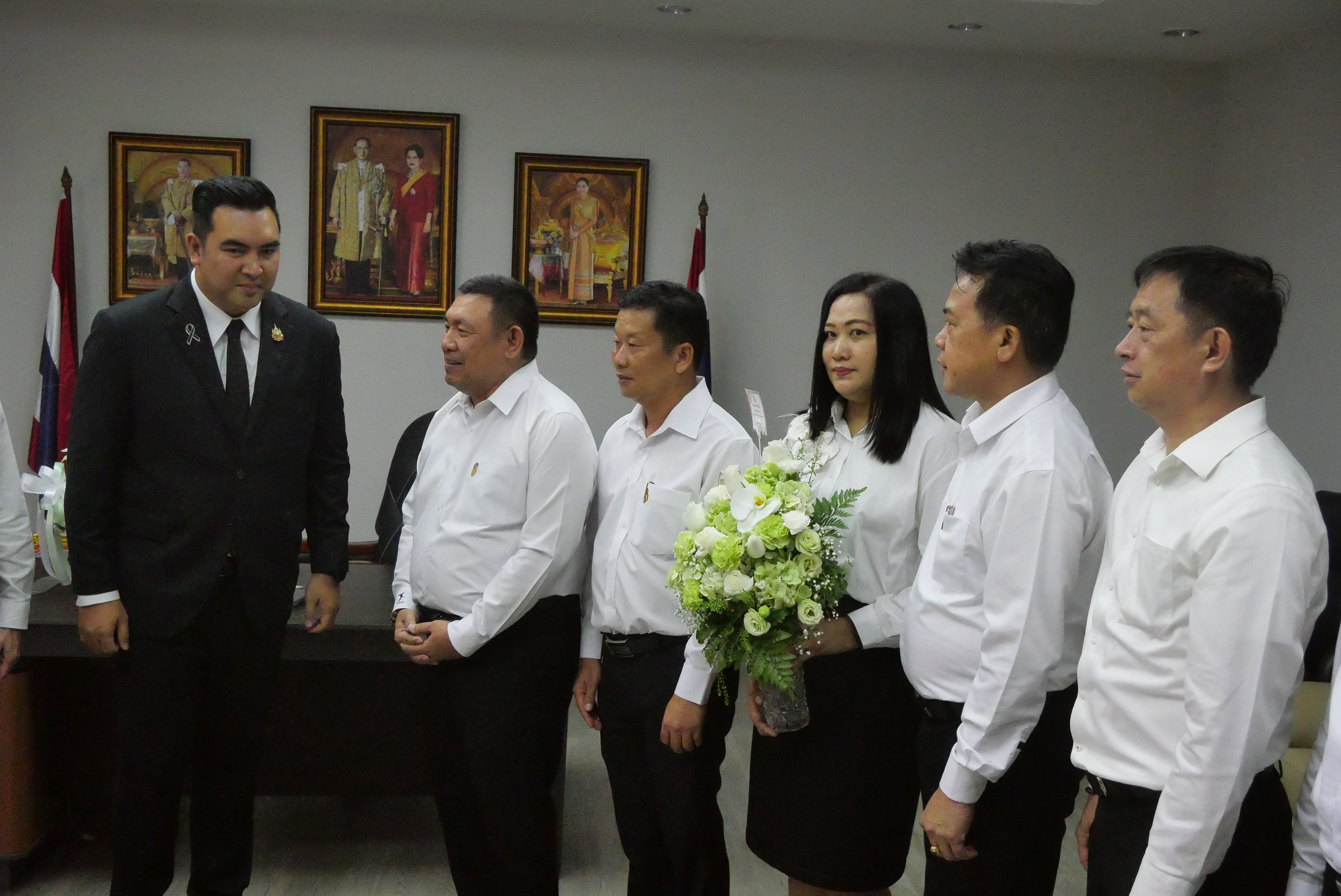 title - คณะผู้บริหาร ส.ป.ก. ร่วมแสดงความยินดีในโอกาสเข้ารับตำแหน่งของรัฐมนตรีว่าการกระทรวงเกษตรและสหกรณ์ และรัฐมนตรีช่วยว่าการกระทรวงเกษตรและสหกรณ์ 